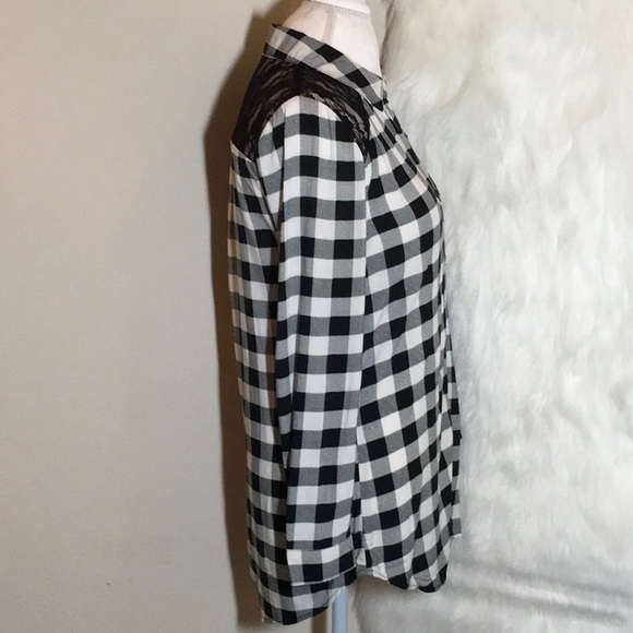 BONGO Black & White Button Down Top W/Blk Lace EUC - Picture 2 of 7